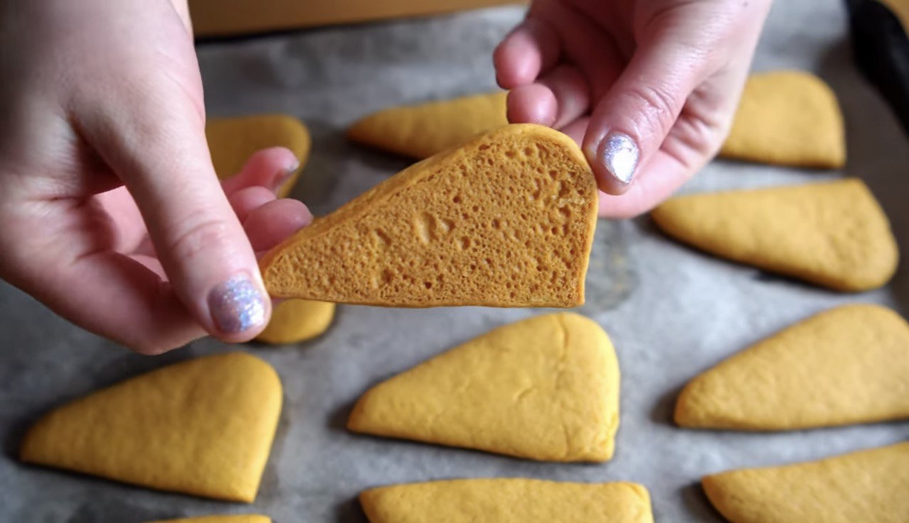 Как приготовить печенье на томатном соке из 5 ингредиентов: рецепт бюджетного десерта